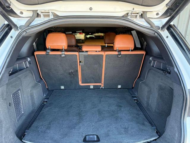 Photo of 2015 Whtie Land Rover Discovery Sport