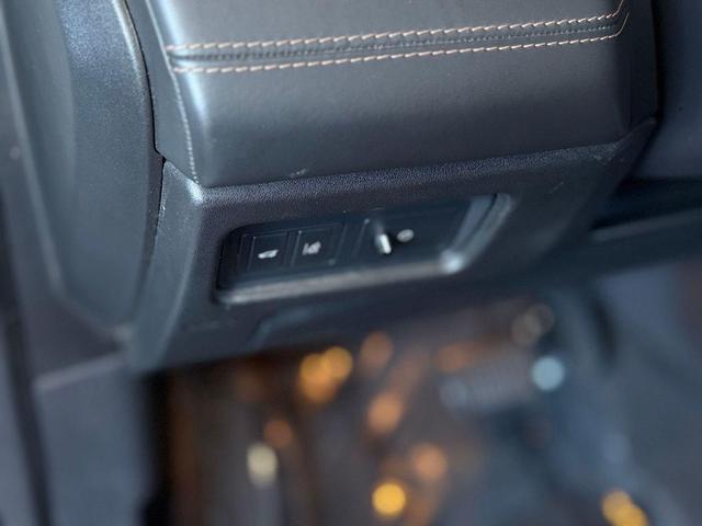 Photo of 2015 Whtie Land Rover Discovery Sport