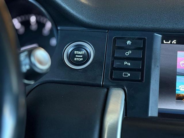 Photo of 2015 Whtie Land Rover Discovery Sport