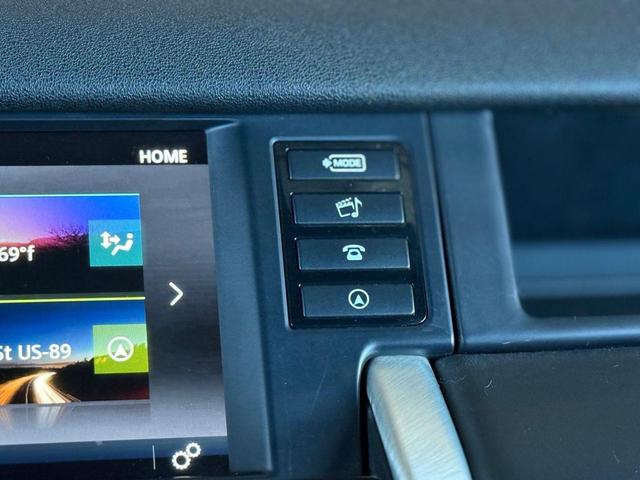 Photo of 2015 Whtie Land Rover Discovery Sport