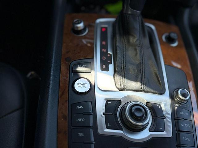 Photo of 2014 Gray Audi Q7