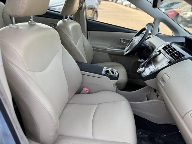 Photo of 2014 Blue Toyota Prius v