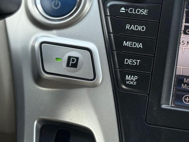 Photo of 2014 Blue Toyota Prius v