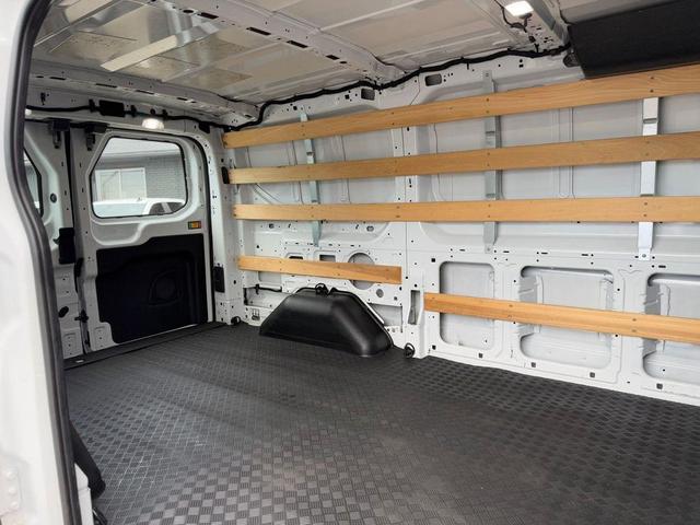 Photo of 2018 Oxford White Ford Transit-250