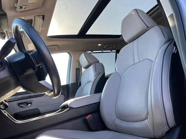 Photo of 2023 Gray Honda Pilot