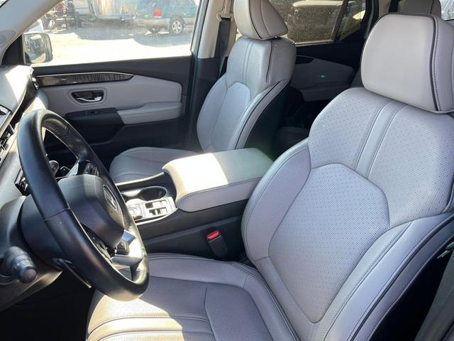 Photo of 2023 Gray Honda Pilot