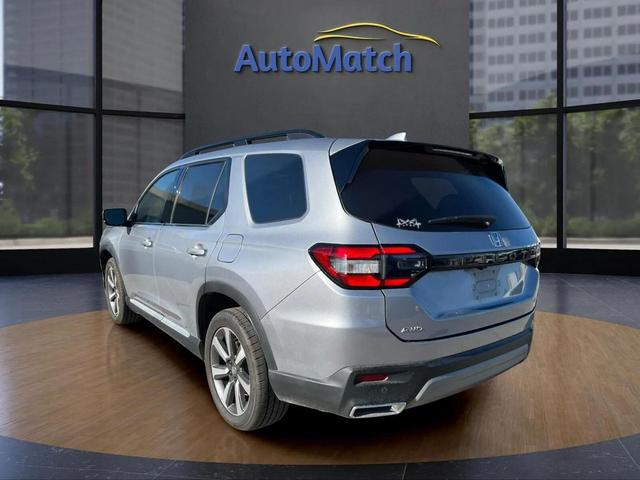 Photo of 2023 Gray Honda Pilot