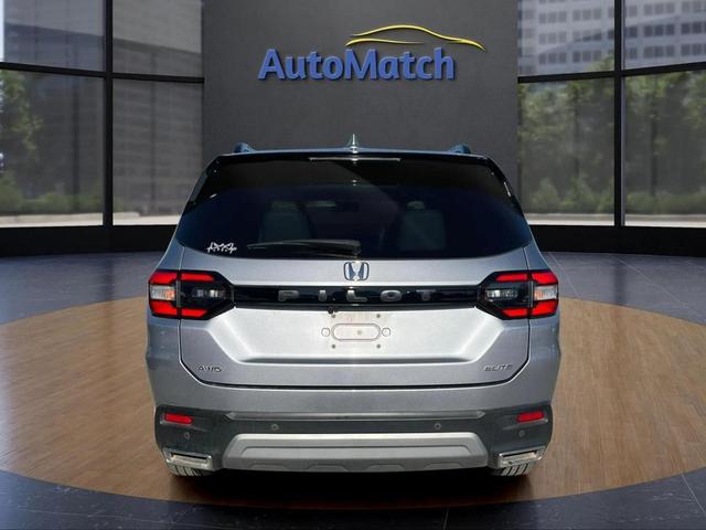 Photo of 2023 Gray Honda Pilot