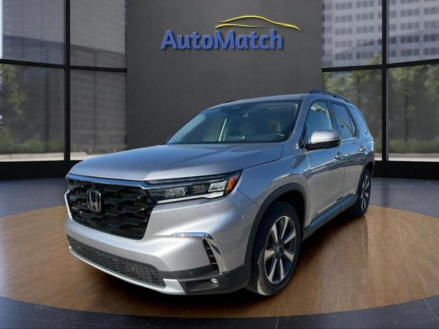 Photo of 2023 Gray Honda Pilot