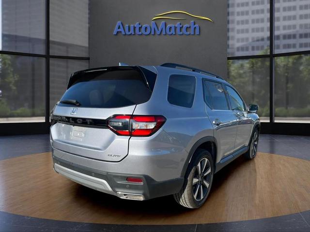 Photo of 2023 Gray Honda Pilot