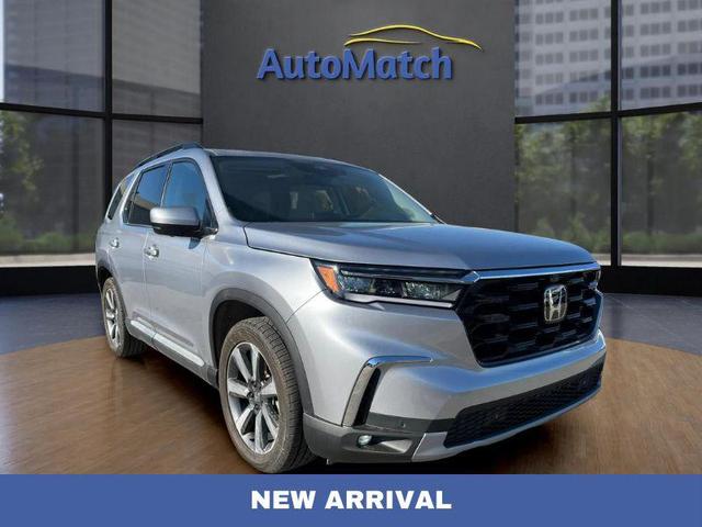 Photo of 2023 Gray Honda Pilot