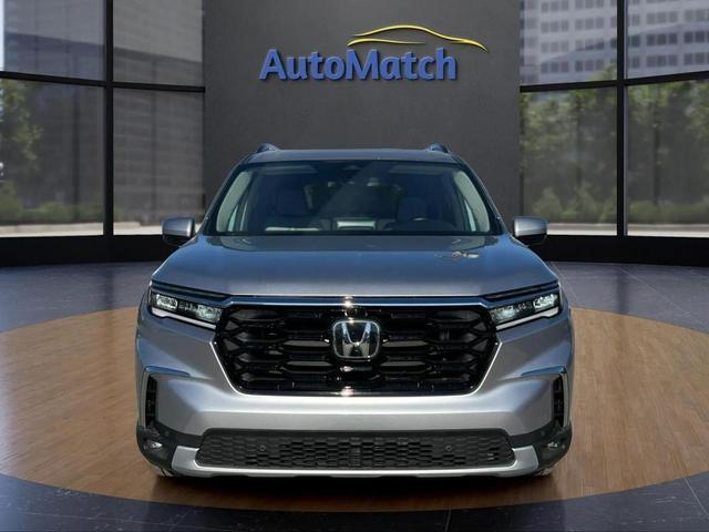 Photo of 2023 Gray Honda Pilot
