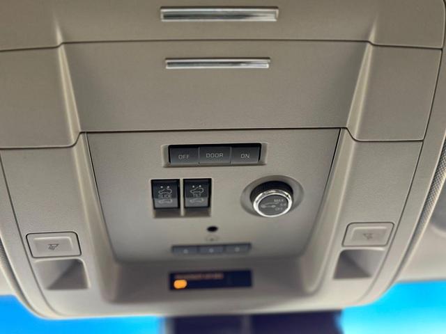 Photo of 2019 White Frost Tricoat GMC Yukon XL