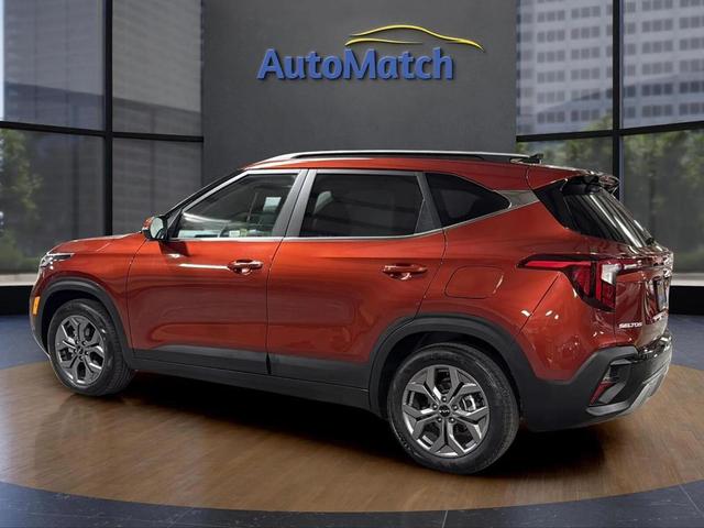 Photo of 2024 Mars Orange Kia Seltos