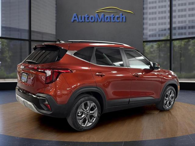 Photo of 2024 Mars Orange Kia Seltos