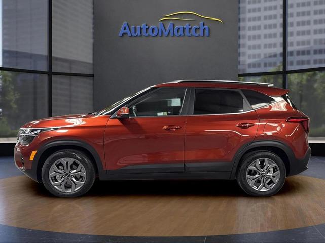 Photo of 2024 Mars Orange Kia Seltos
