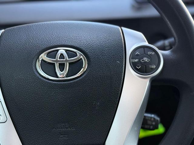 Photo of 2015 Super White Toyota Prius c