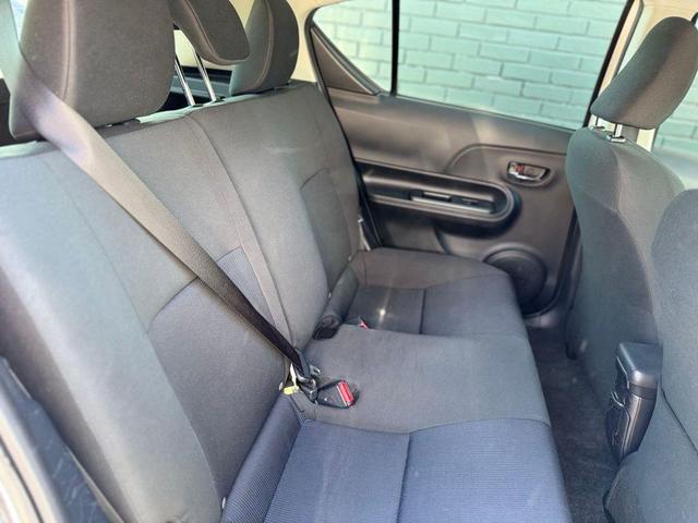 Photo of 2015 Super White Toyota Prius c