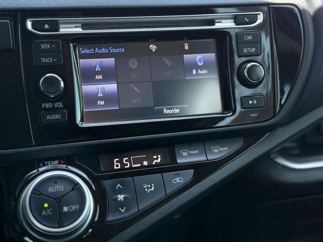 Photo of 2015 Super White Toyota Prius c