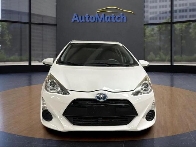 Photo of 2015 Super White Toyota Prius c