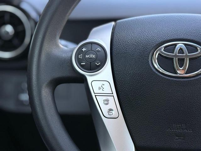 Photo of 2015 Super White Toyota Prius c