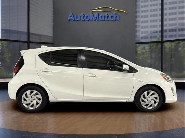 Photo of 2015 Super White Toyota Prius c