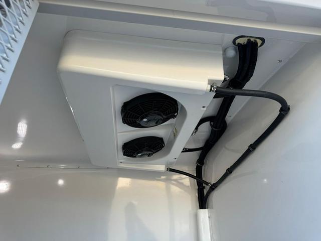 Photo of 2019 Oxford White Ford Transit-250