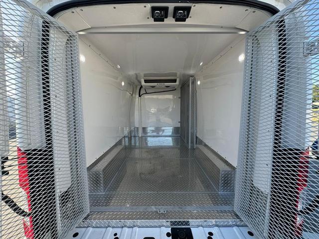 Photo of 2019 Oxford White Ford Transit-250
