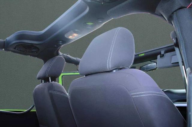 Photo of 2013 Gecko Pearl Jeep Wrangler