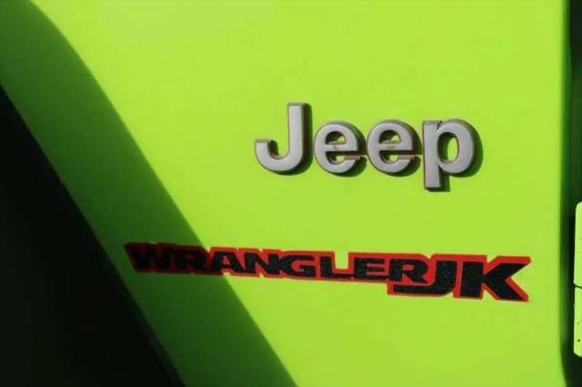 Photo of 2013 Gecko Pearl Jeep Wrangler