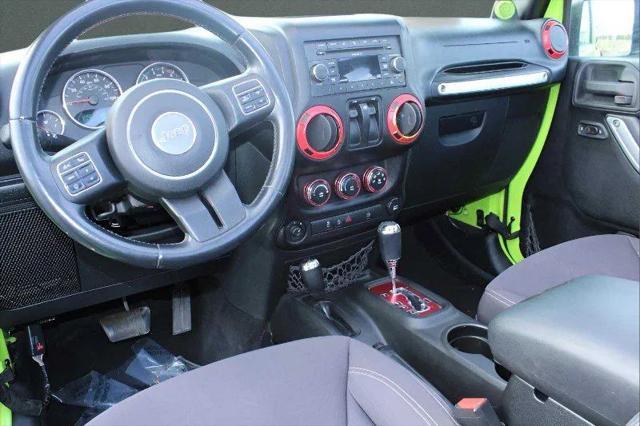 Photo of 2013 Gecko Pearl Jeep Wrangler
