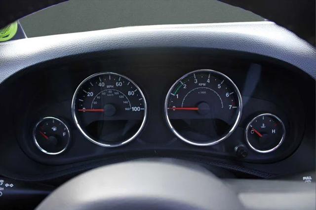 Photo of 2013 Gecko Pearl Jeep Wrangler