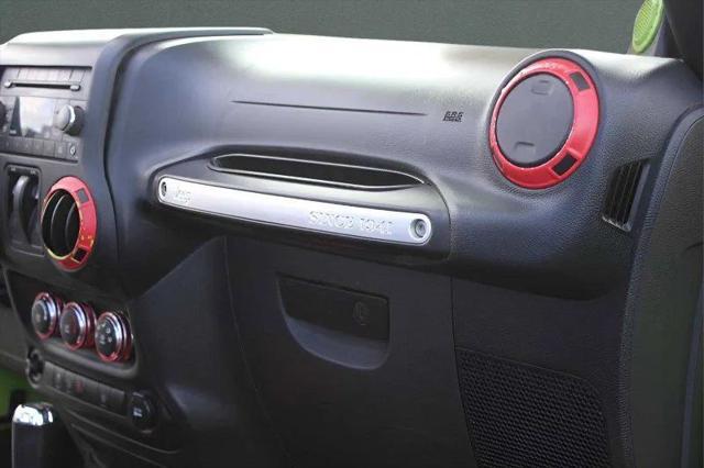 Photo of 2013 Gecko Pearl Jeep Wrangler