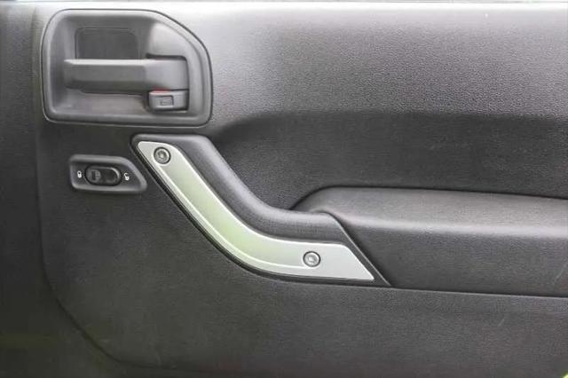 Photo of 2013 Gecko Pearl Jeep Wrangler