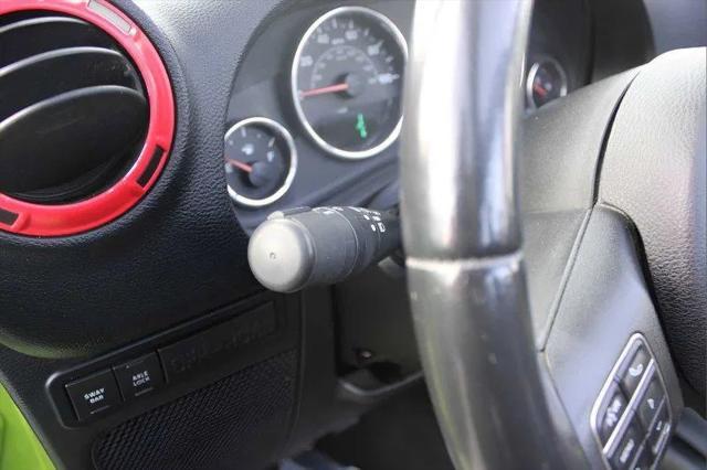 Photo of 2013 Gecko Pearl Jeep Wrangler
