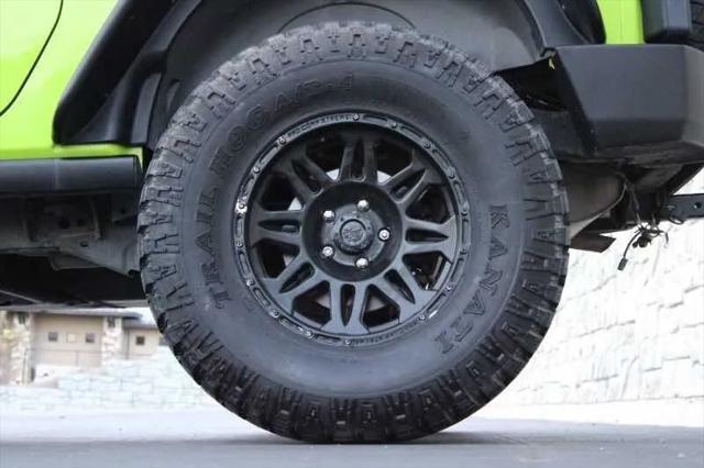 Photo of 2013 Gecko Pearl Jeep Wrangler