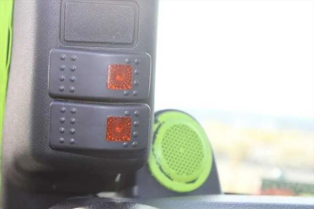 Photo of 2013 Gecko Pearl Jeep Wrangler