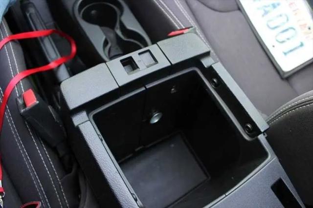 Photo of 2013 Gecko Pearl Jeep Wrangler