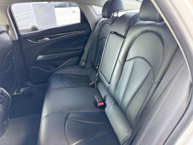 Photo of 2018 White Frost Tricoat Buick LaCrosse