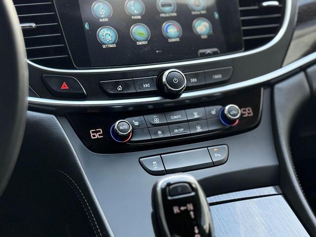Photo of 2018 White Frost Tricoat Buick LaCrosse