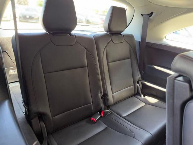 Photo of 2016 Black Acura MDX