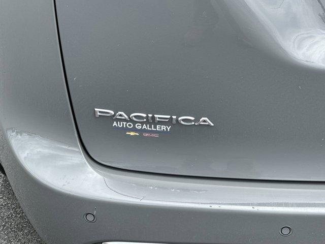 Photo of 2023 Ceramic Gray Clearcoat Chrysler Pacifica Hybrid