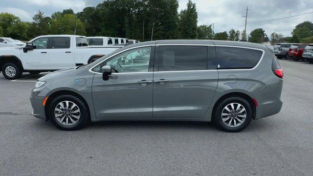 Photo of 2023 Ceramic Gray Clearcoat Chrysler Pacifica Hybrid
