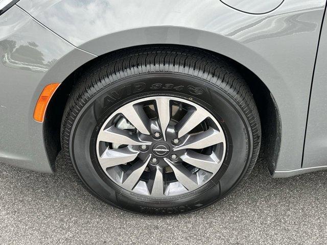 Photo of 2023 Ceramic Gray Clearcoat Chrysler Pacifica Hybrid