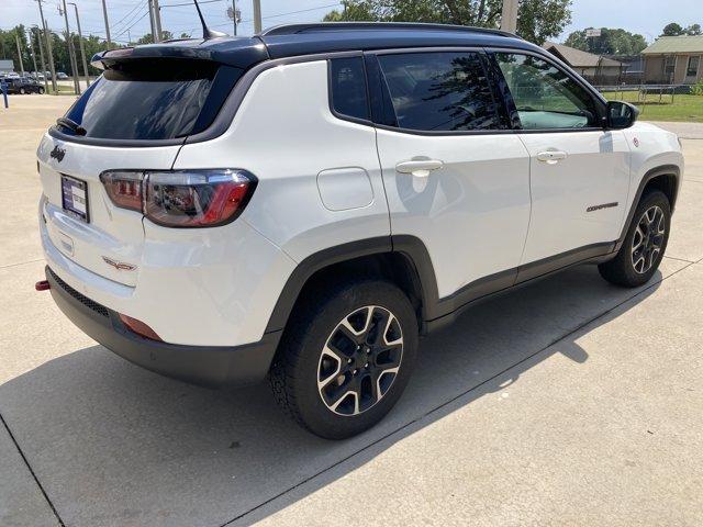 Photo of 2021 White Clearcoat Jeep Compass