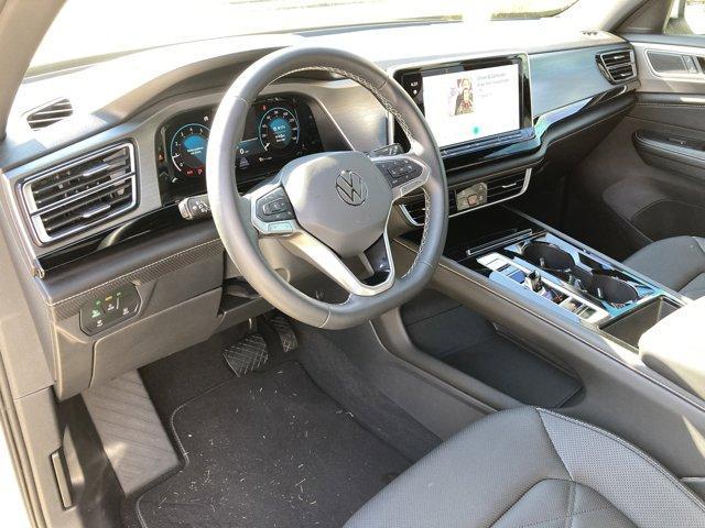 Photo of 2024 Pure White Volkswagen Atlas Cross Sport