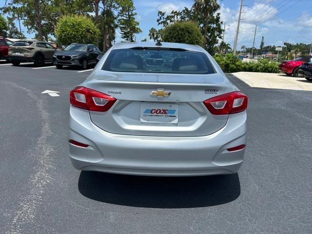 Photo of 2017 Silver Ice Metallic Chevrolet Cruze