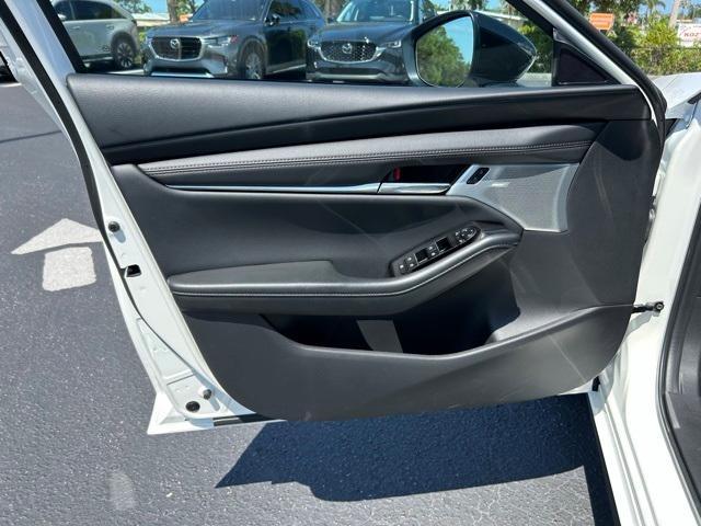 Photo of 2025 Snowflake White Pearl Mazda Mazda3