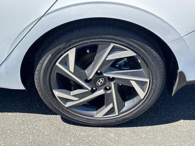 Photo of 2025 White Hyundai ELANTRA HEV