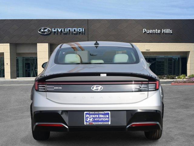 Photo of 2025 Silver Hyundai SONATA Hybrid